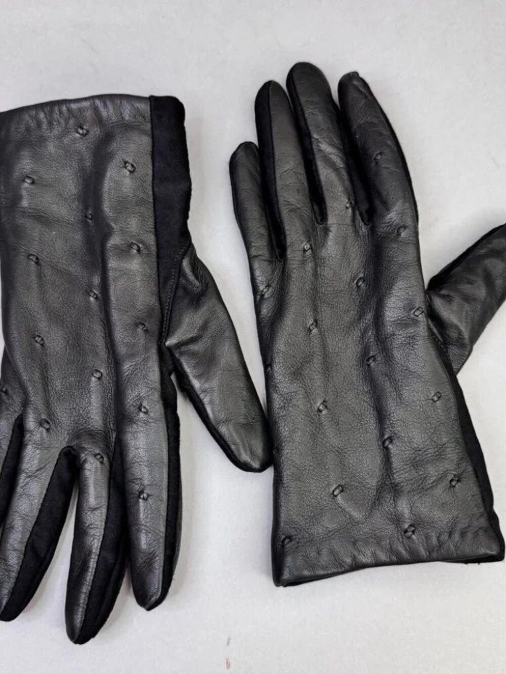 Women’s Black Genuine Leather Gloves – Size M/L